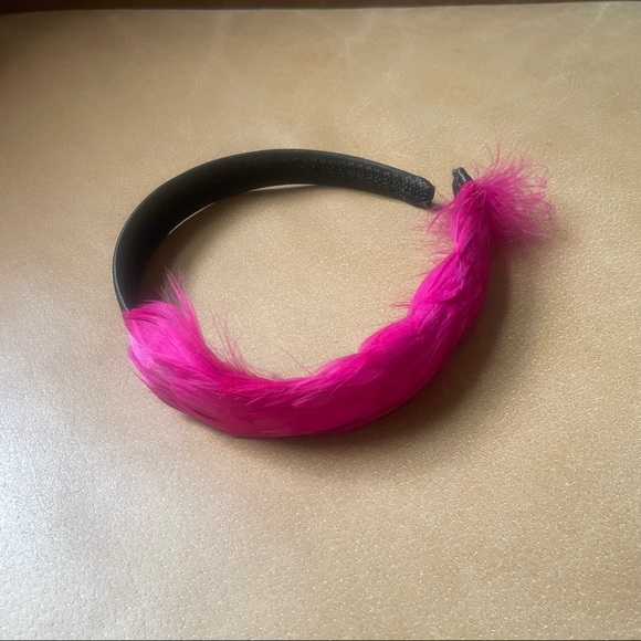 Chic fuchsia hot pink and black feather headband - Picture 5 of 5